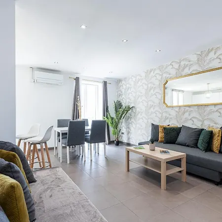 Casa Reine Jeanne- Ideal Groups & Family -central Near Train Station - Parking - New&confort-ac Lejlighed