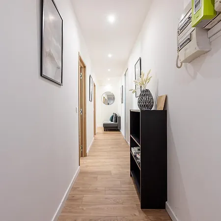 Casa Reine Jeanne- Ideal Groups & Family -central Near Train Station - Parking - New&confort-ac Lejlighed