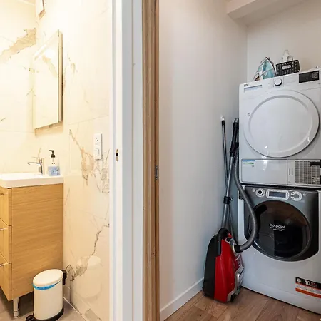 Casa Reine Jeanne- Ideal Groups & Family -central Near Train Station - Parking - New&confort-ac Apartment