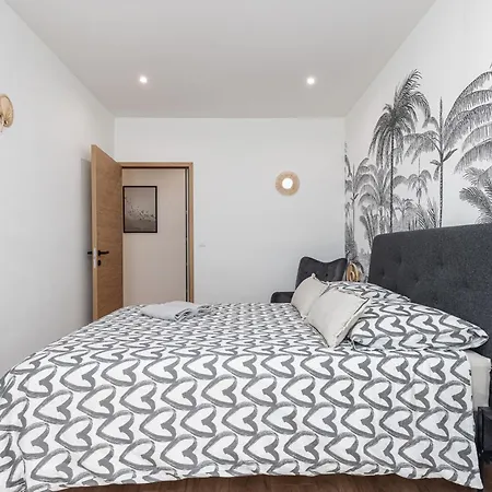 Casa Reine Jeanne- Ideal Groups & Family -central Near Train Station - Parking - New&confort-ac Lejlighed *