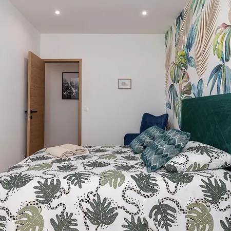 Casa Reine Jeanne- Ideal Groups & Family -central Near Train Station - Parking - New&confort-ac * Nice