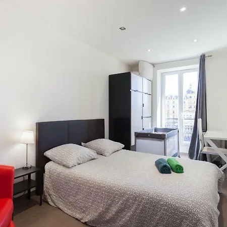 Casa Reine Jeanne- Ideal Groups & Family -central Near Train Station - Parking - New&confort-ac * Nice