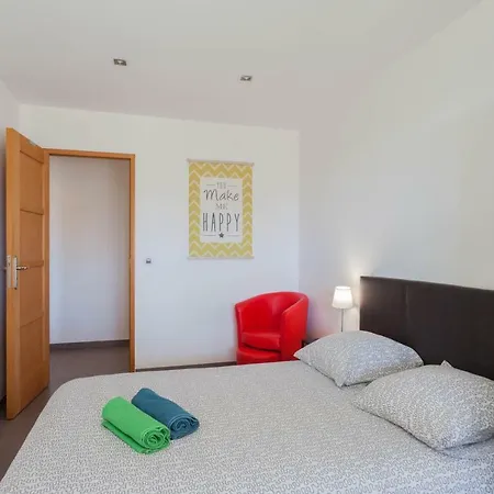 Casa Reine Jeanne- Ideal Groups & Family -central Near Train Station - Parking - New&confort-ac Lejlighed