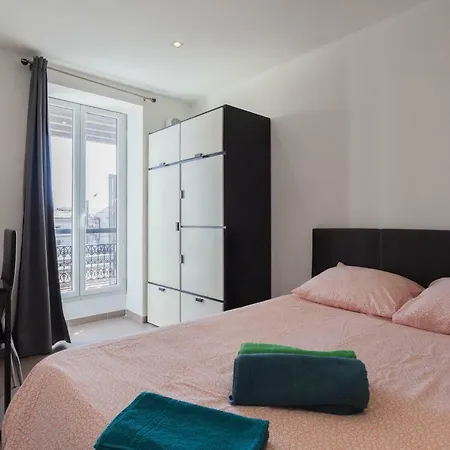 Casa Reine Jeanne- Ideal Groups & Family -central Near Train Station - Parking - New&confort-ac *